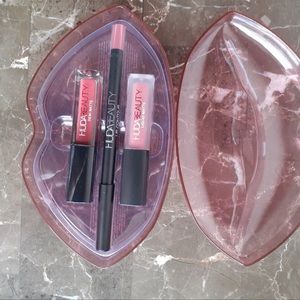 Huda beauty lipstick set Bombshell color